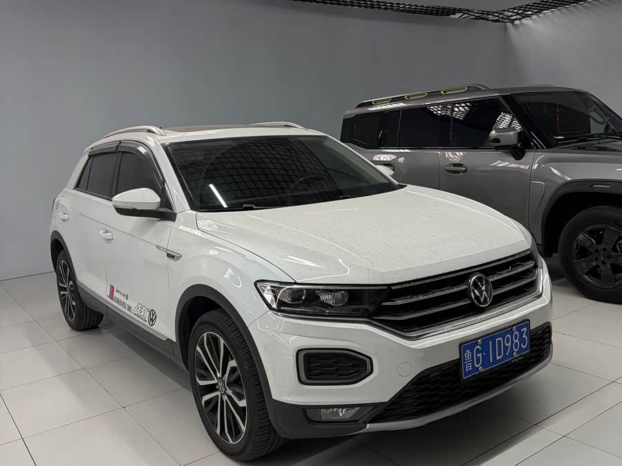 Volkswagen T-Roc 2022 car image #3