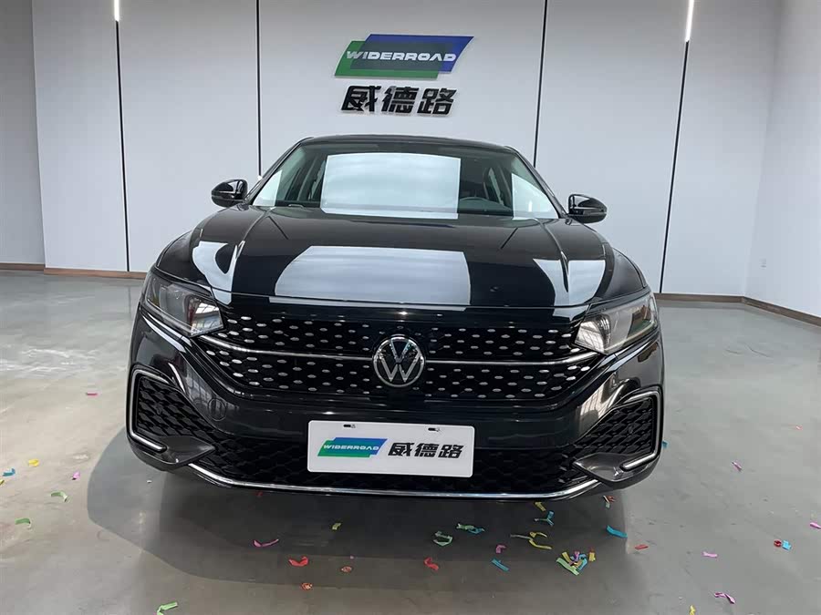 Volkswagen Passat 2023 car image #3