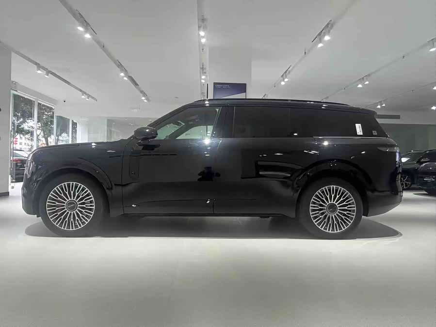 Lynk & Co 900 2025 car image #3
