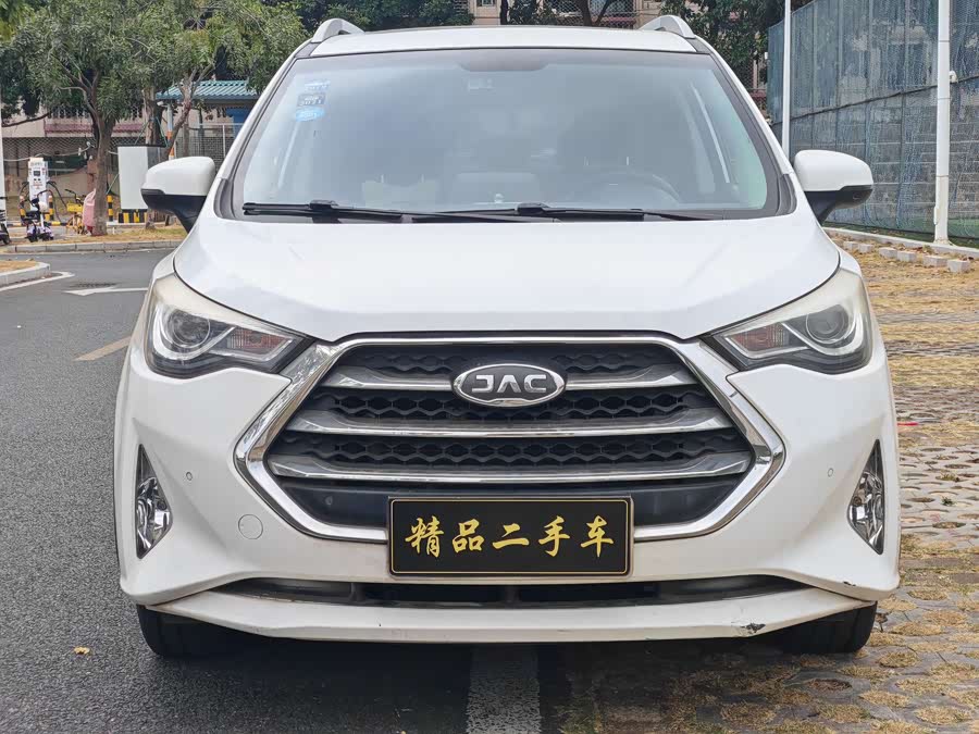 JAC 2017 car image #3