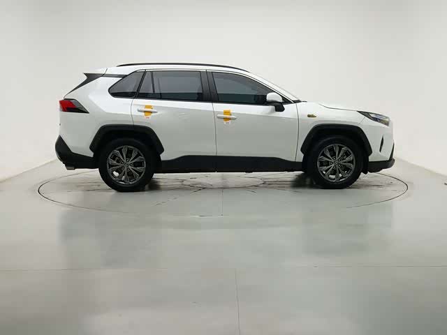 Toyota RAV4 2024 car image #3