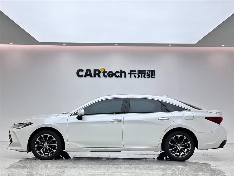 Toyota Avalon 2023 car image #3