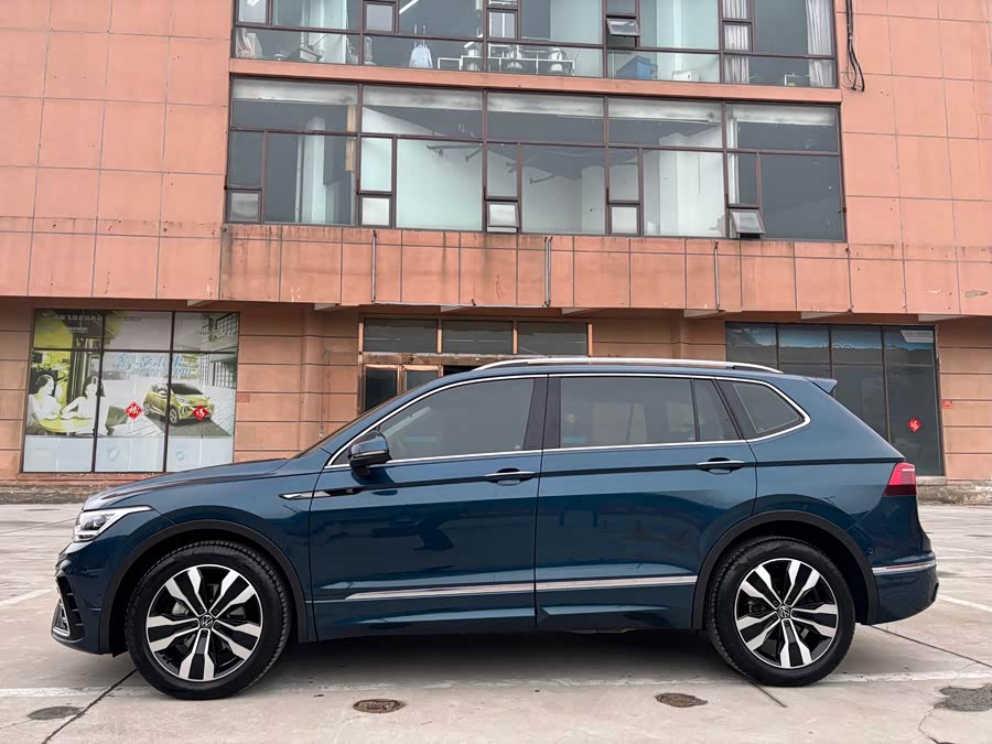 Volkswagen Tiguan L 2022 #3 Volkswagen Tiguan L 2022 car image #3