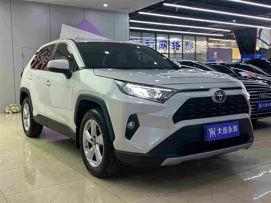Toyota RAV4 2020 car image #3