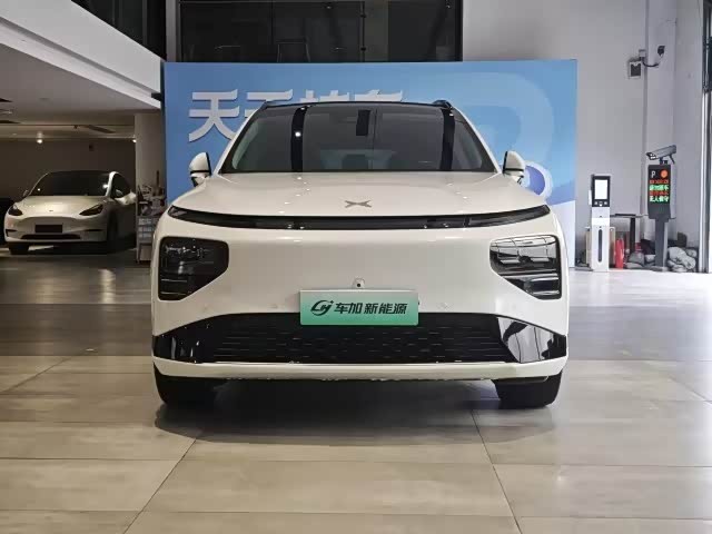 Xpeng G9 2023 car image #3