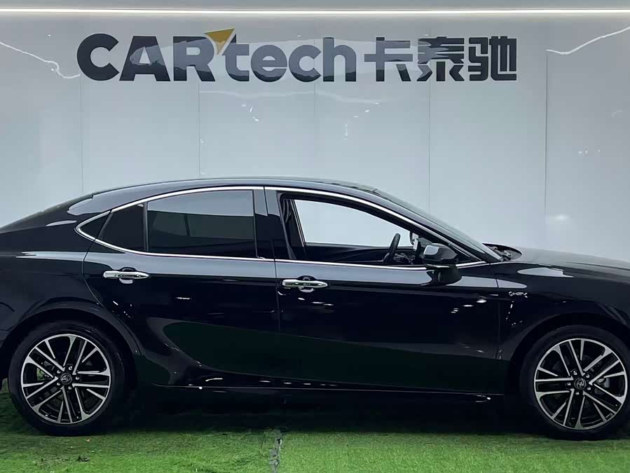 Toyota Camry 2025 car image #3