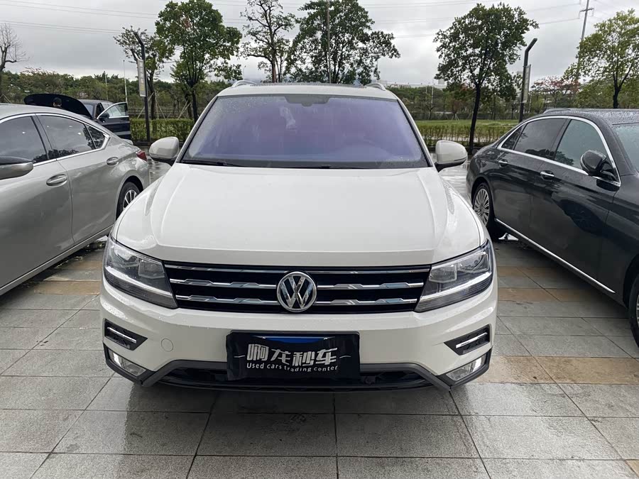 Volkswagen Tiguan L 2020 immagine di auto #3