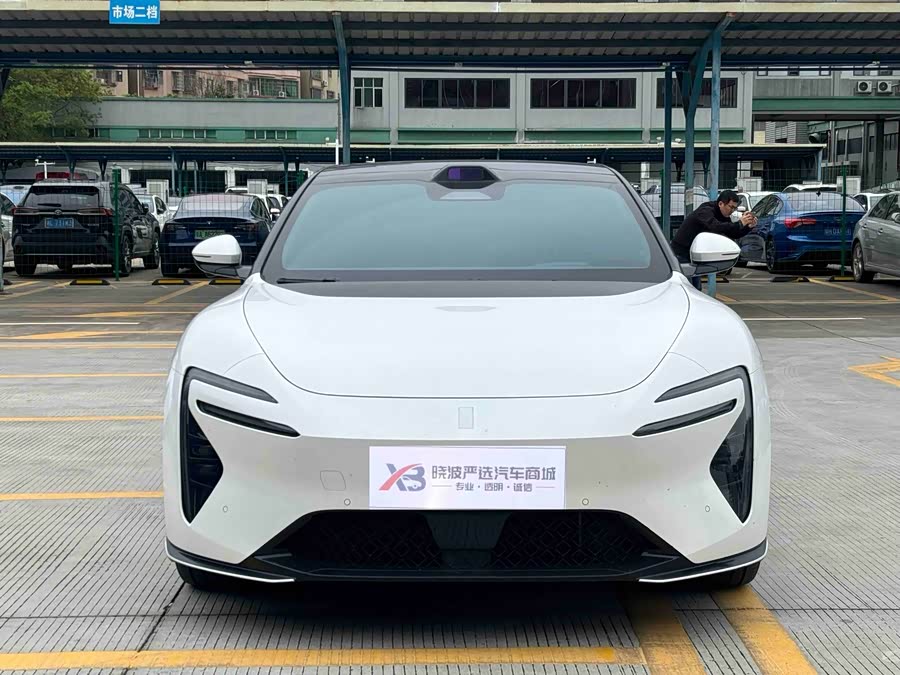 Avatr 06 2025 car image #3