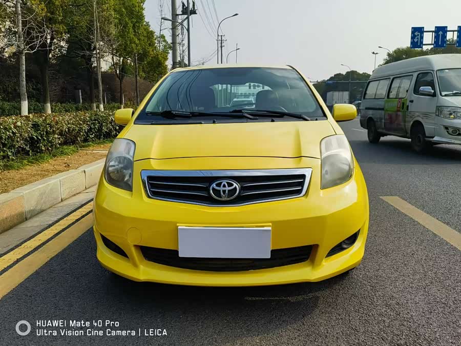 Yaris 2011 car image #3