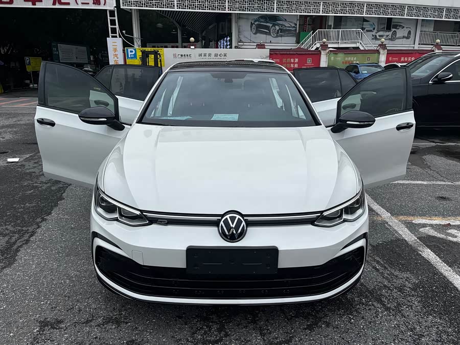 Volkswagen Golf 2024 car image #3