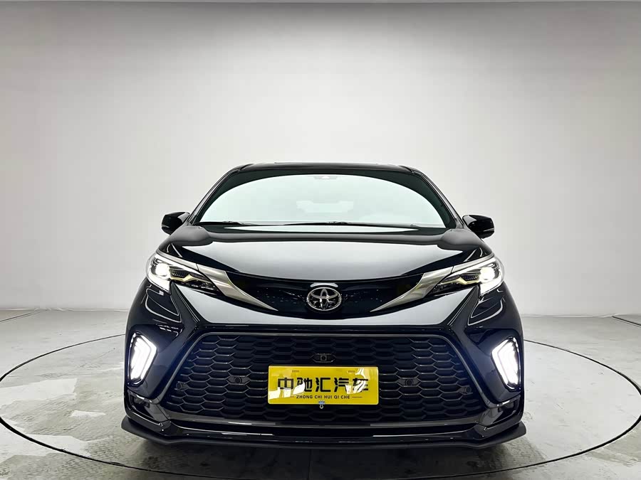 Toyota Granvia 2024 car image #3