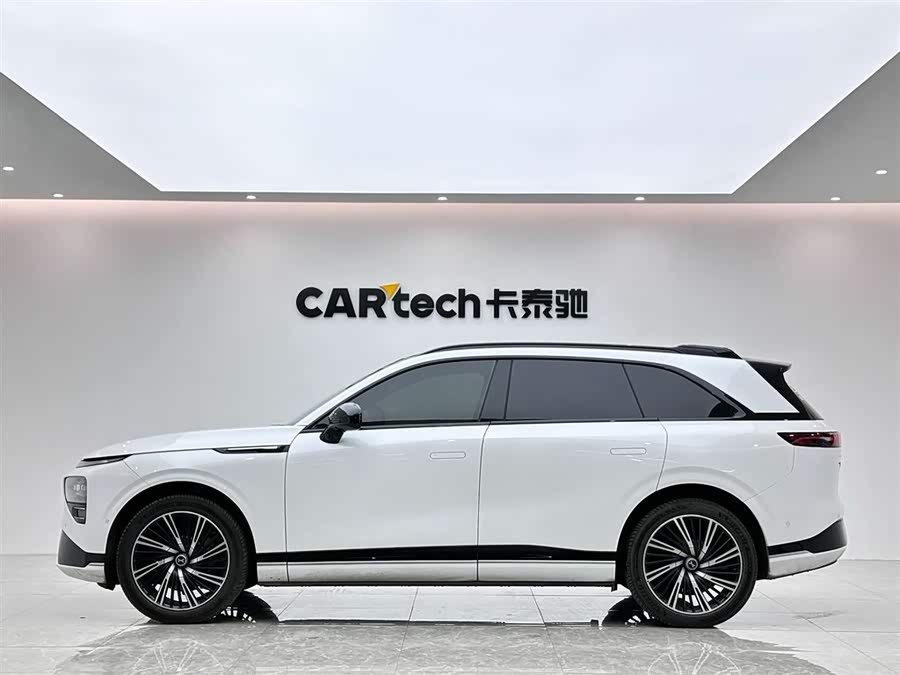 Xpeng G9 2024 car image #3