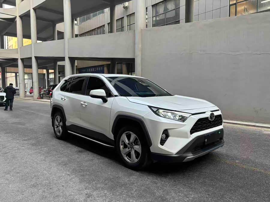 Toyota RAV4 2020 car image #3