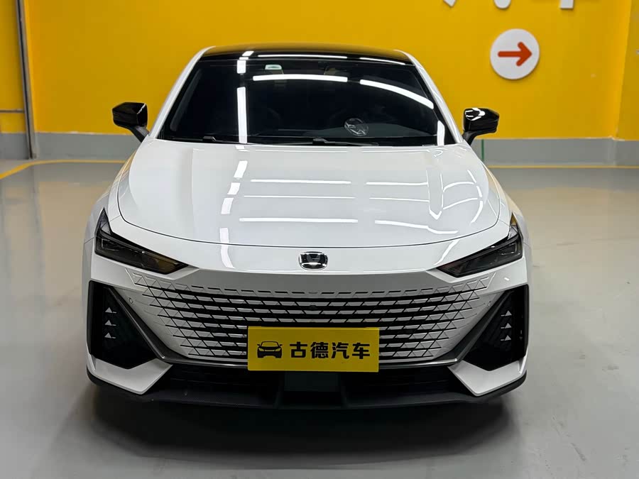 Changan UNI-V 2023 صورة سيارة #3