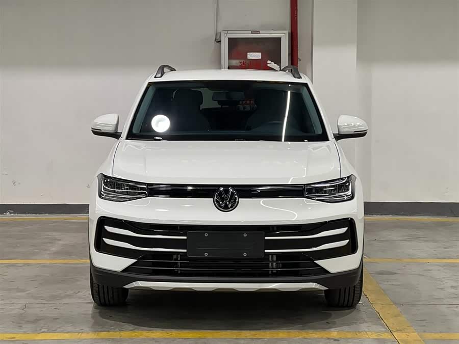 Volkswagen Tharu 2025 car image #3
