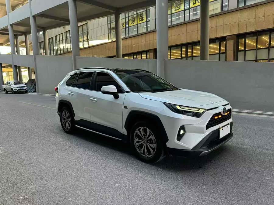 Toyota RAV4 2023 car image #3