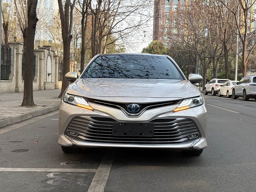 Toyota Camry 2019 immagine di auto #3