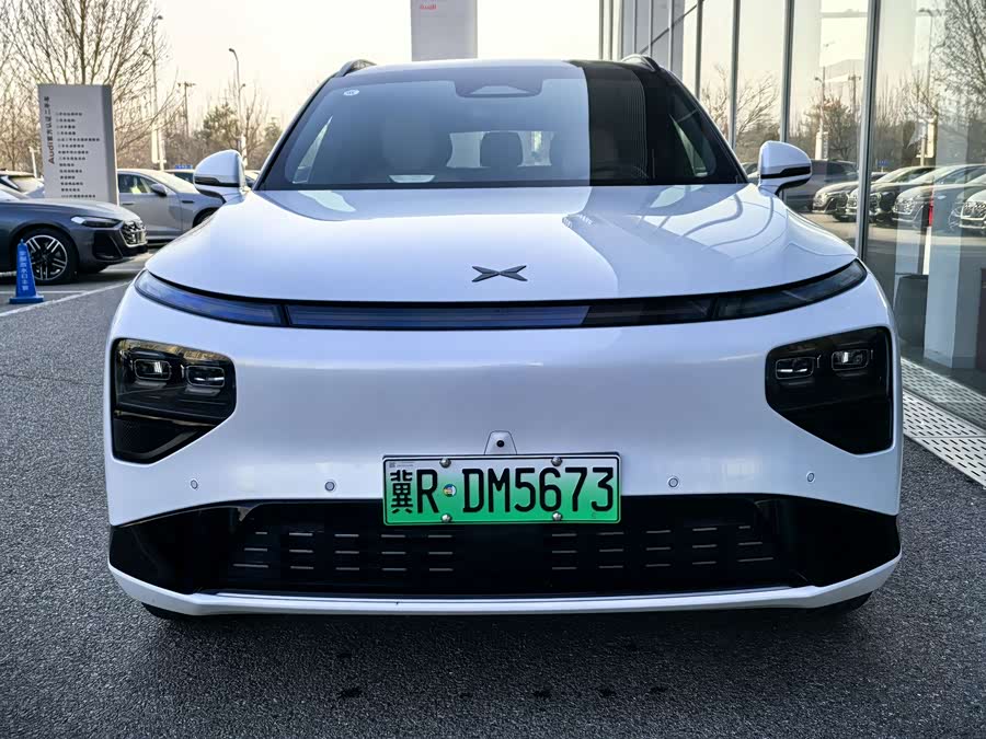 Xpeng G9 2025 صورة سيارة #3