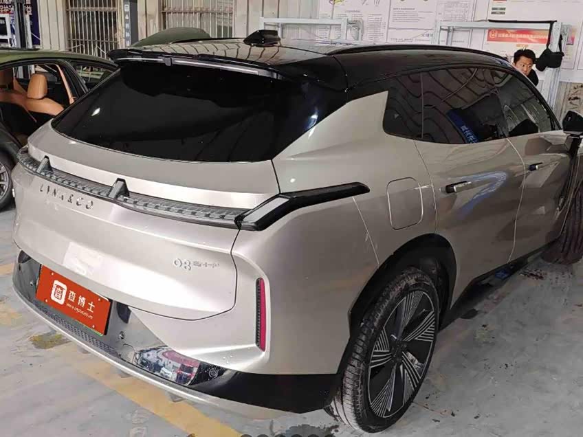 Lynk & Co 08 EM-P 2023 car image #3