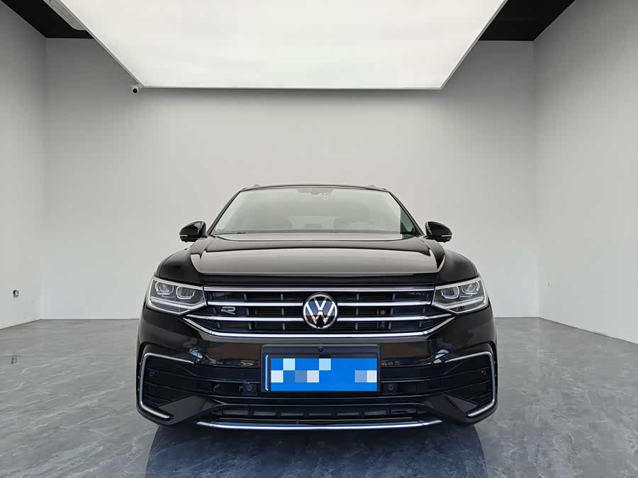Volkswagen Tiguan L 2024 car image #3