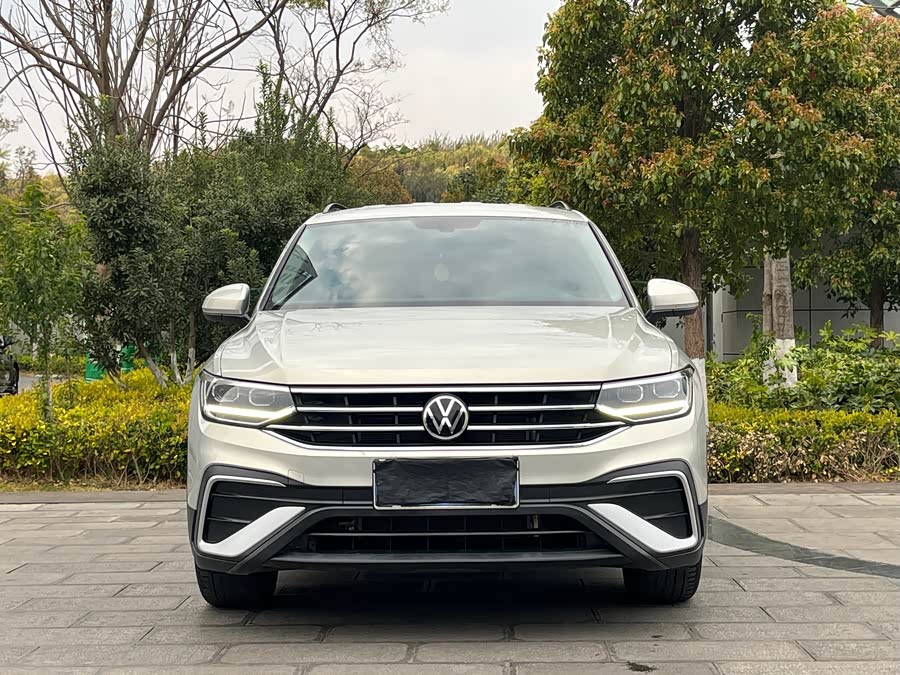 Volkswagen Tiguan L 2021 car image #3