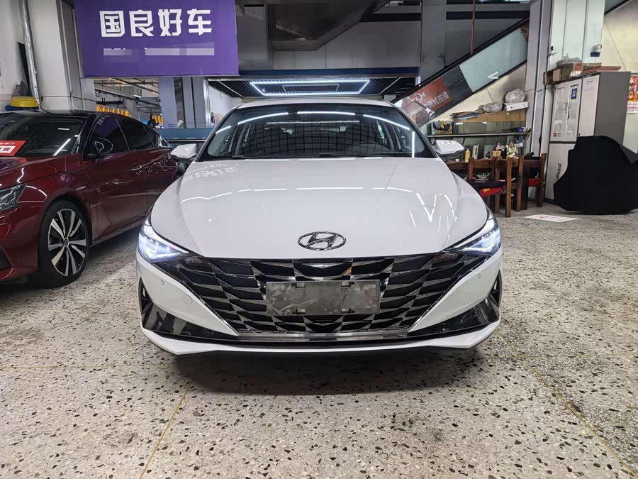 Hyundai Elantra 2023 immagine di auto #3