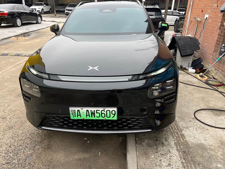 Xpeng G9 2024 car image #3