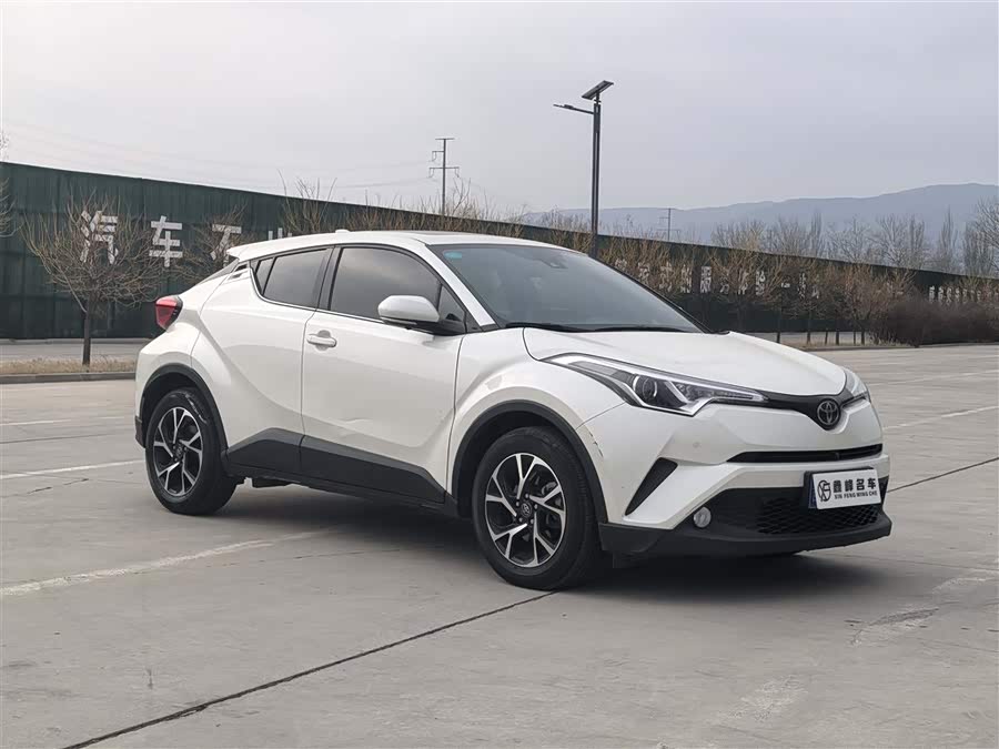 Toyota C-HR 2020 car image #3