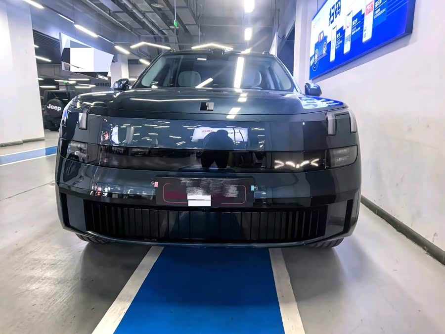 Lynk & Co 900 2025 car image #3