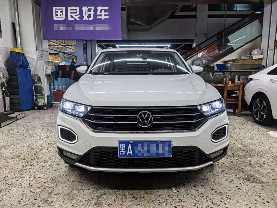 Volkswagen T-Roc 2022 car image #3