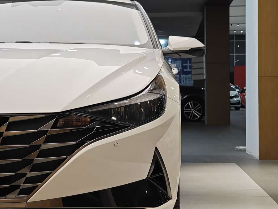 Hyundai Elantra 2023 immagine di auto #3