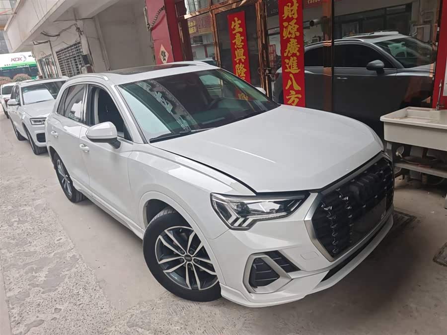 Audi Q3 2021 car image #3