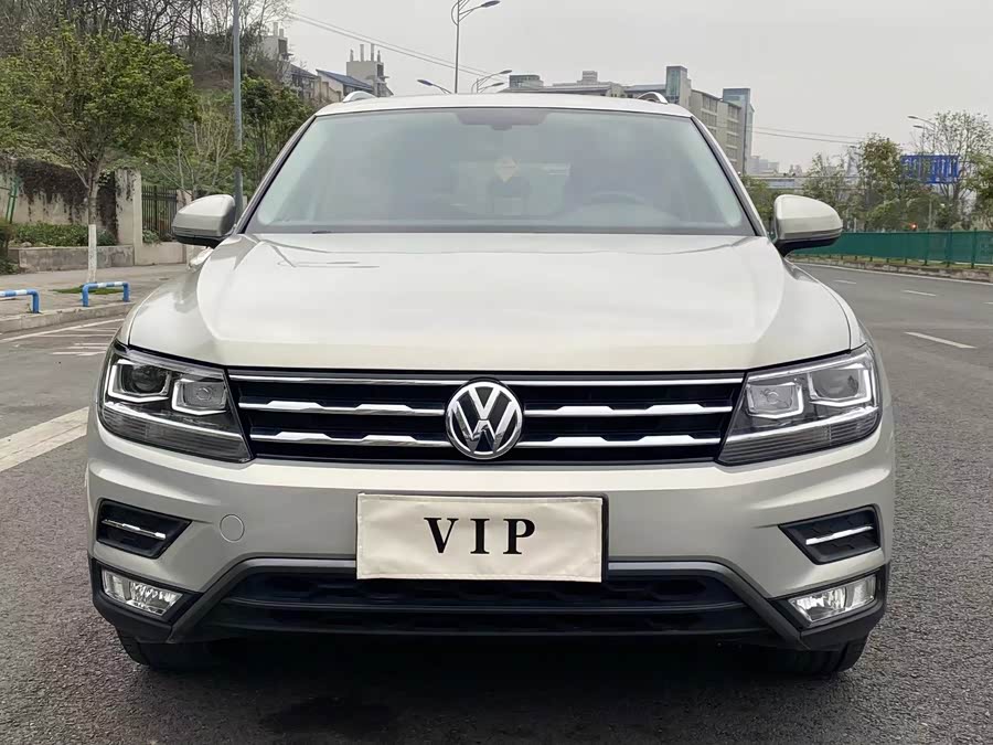 Volkswagen Tiguan L 2019 immagine di auto #3