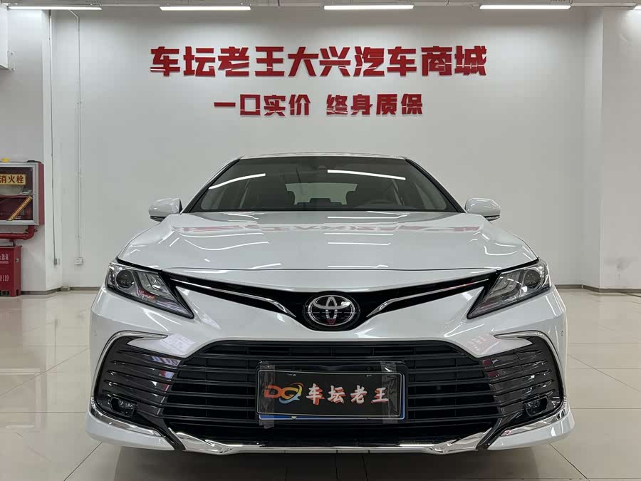 Toyota Camry 2023 car image #3