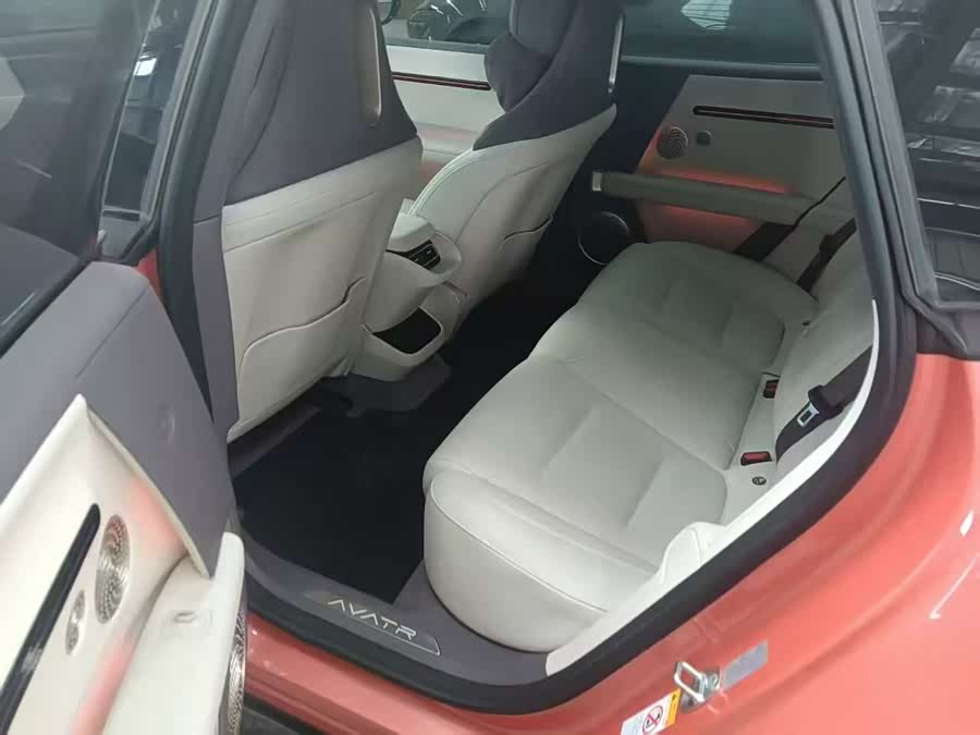 Avatr 06 2025 immagine di auto #3