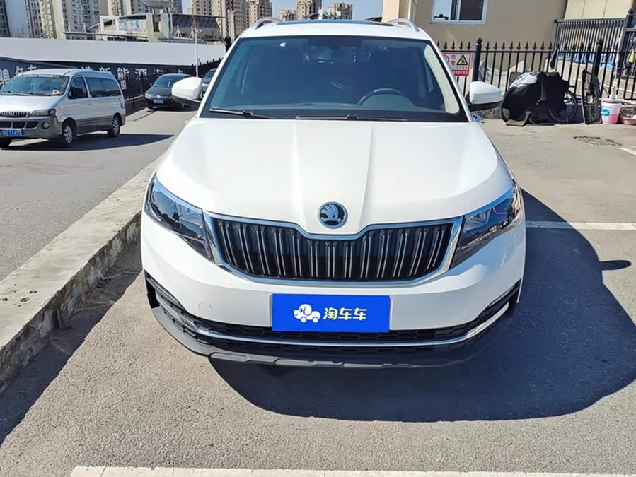Skoda Kamiq 2021 صورة سيارة #3