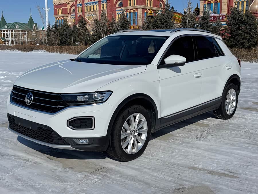 Volkswagen T-Roc 2023 car image #3