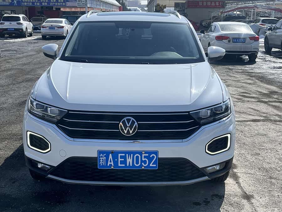 Volkswagen T-Roc 2022 car image #3
