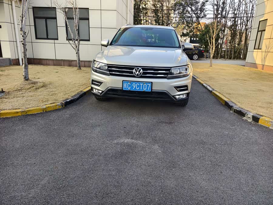 Volkswagen Tiguan L 2019 изображение автомобиля #3