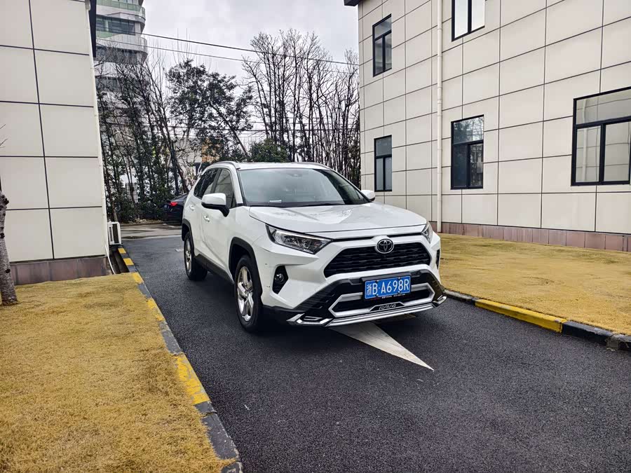 Toyota RAV4 2020 car image #3