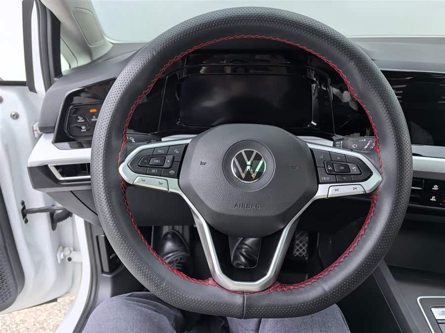 Volkswagen Golf 2020 car image #3