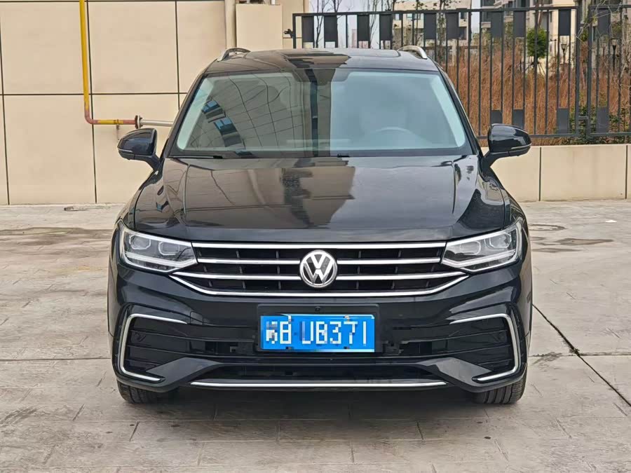 Volkswagen Tiguan L 2025 immagine di auto #3