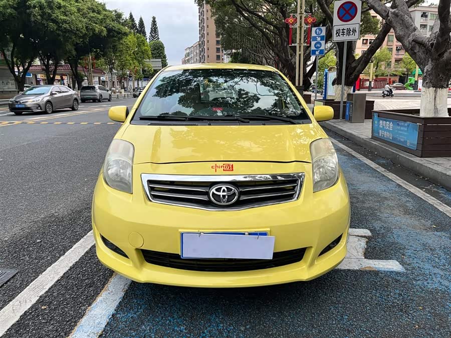 Toyota Yaris 2011 изображение автомобиля #3