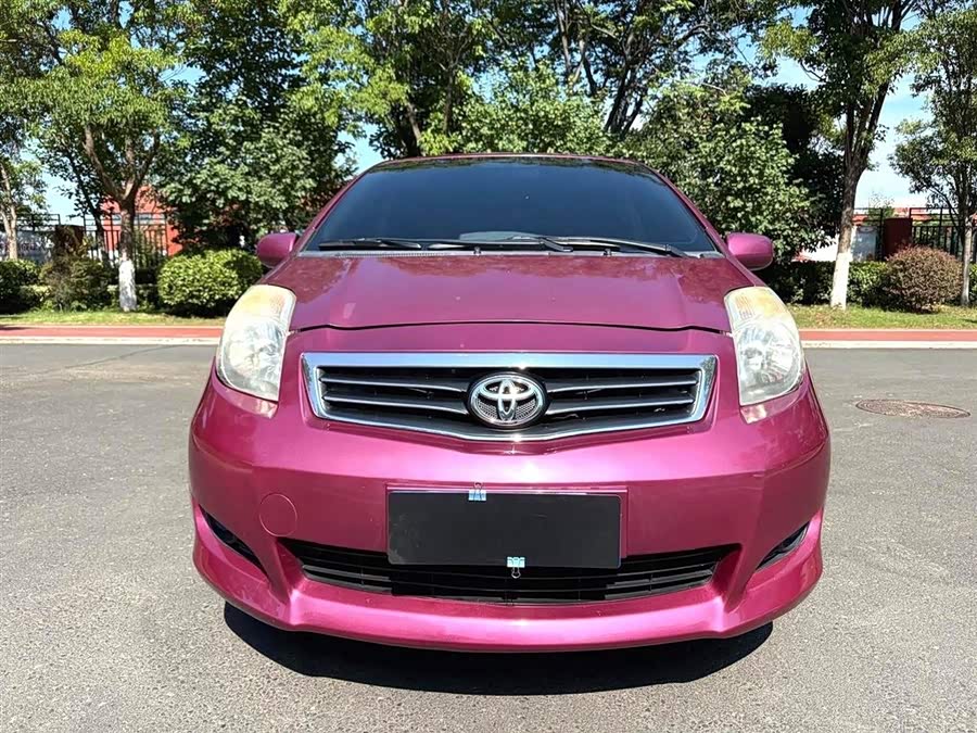 Toyota Yaris 2011 car image #3