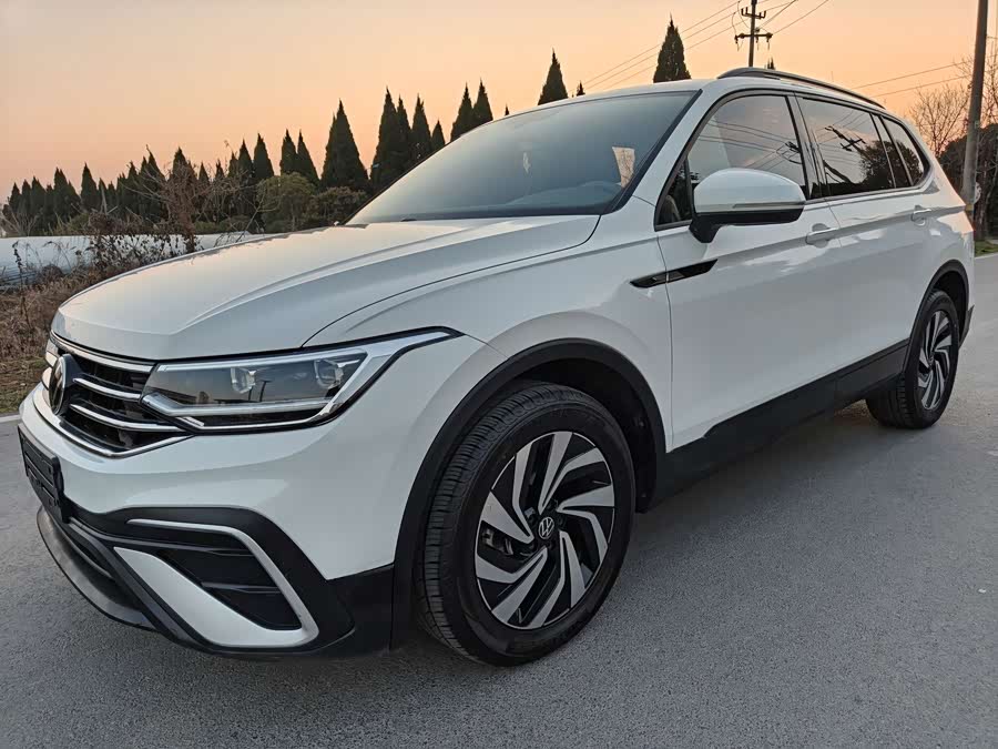 Volkswagen Tiguan L 2022 #3 Volkswagen Tiguan L 2022 car image #3