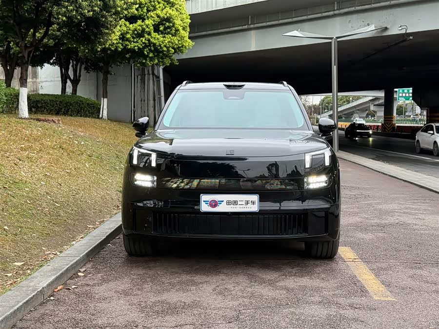 Lynk & Co 900 2025 car image #3