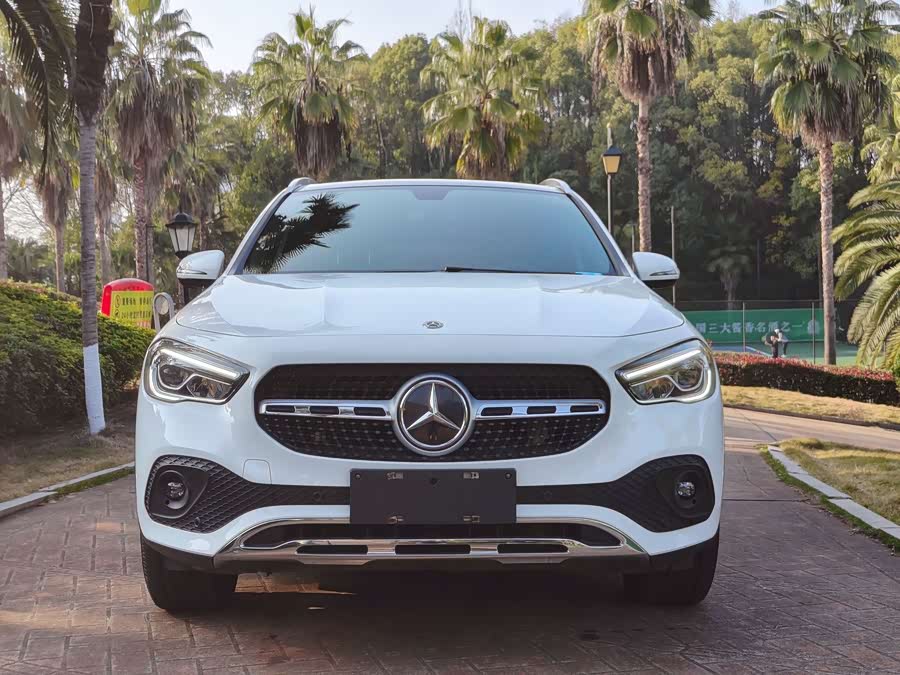Mercedes-Benz GLA Class 2020 car image #3