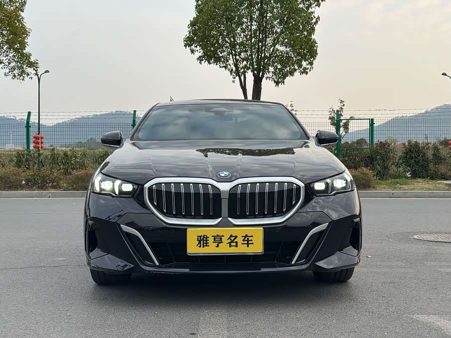 BMW 5 Series 2025 #3 BMW 5 Series 2025 car image #3