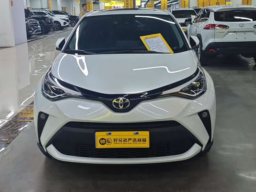 Toyota C-HR 2023 car image #3