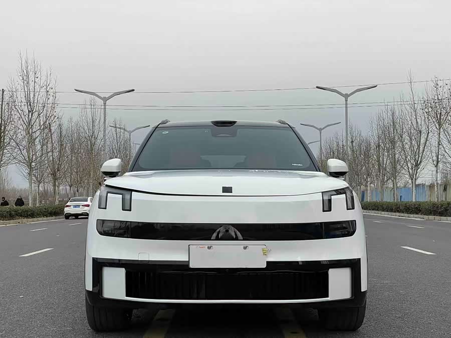 Lynk & Co 900 2025 car image #3